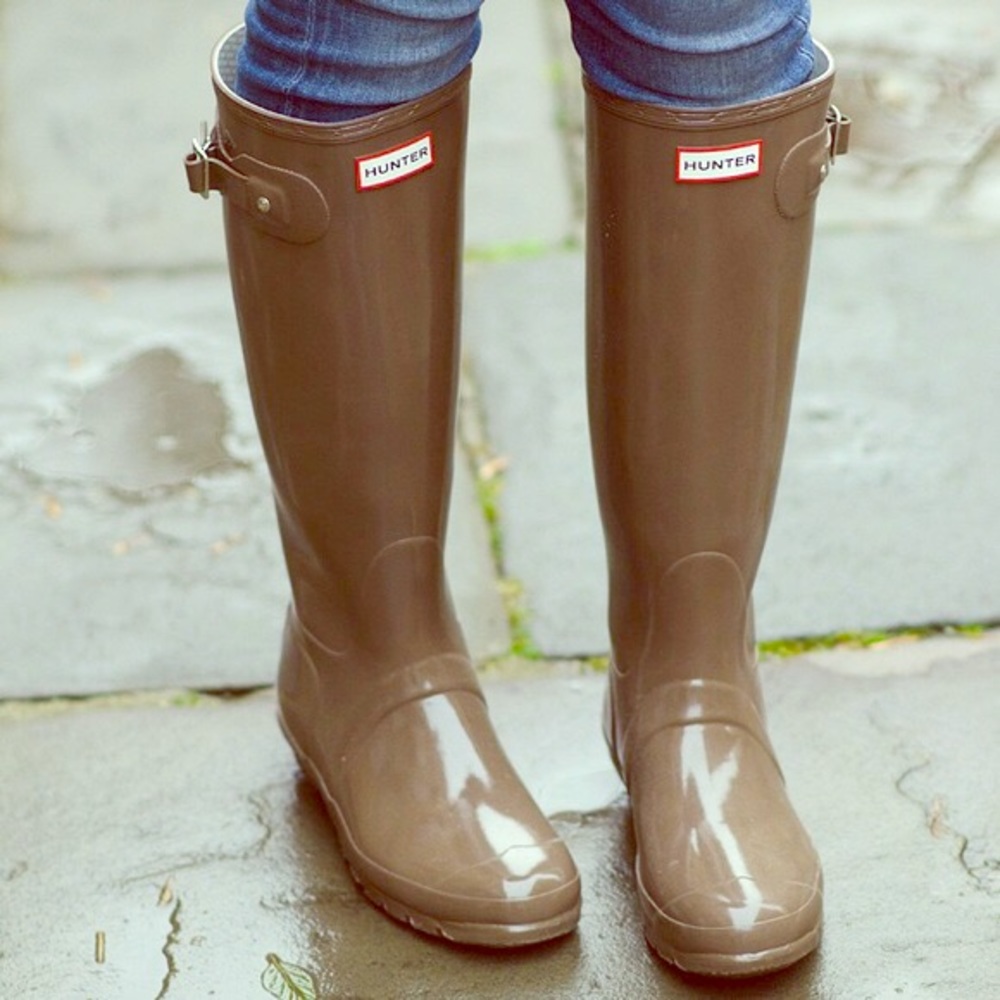 Hunter tall gloss dark brown boots & socks